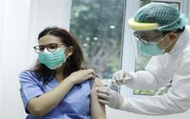 indonesia-lo-ngai-tinh-trang-bat-binh-dang-vaccine